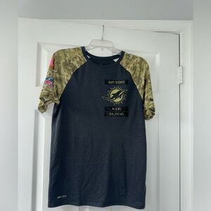 Nike Men's Miami Dolphins Salute To Service Raglan T-Shirt
